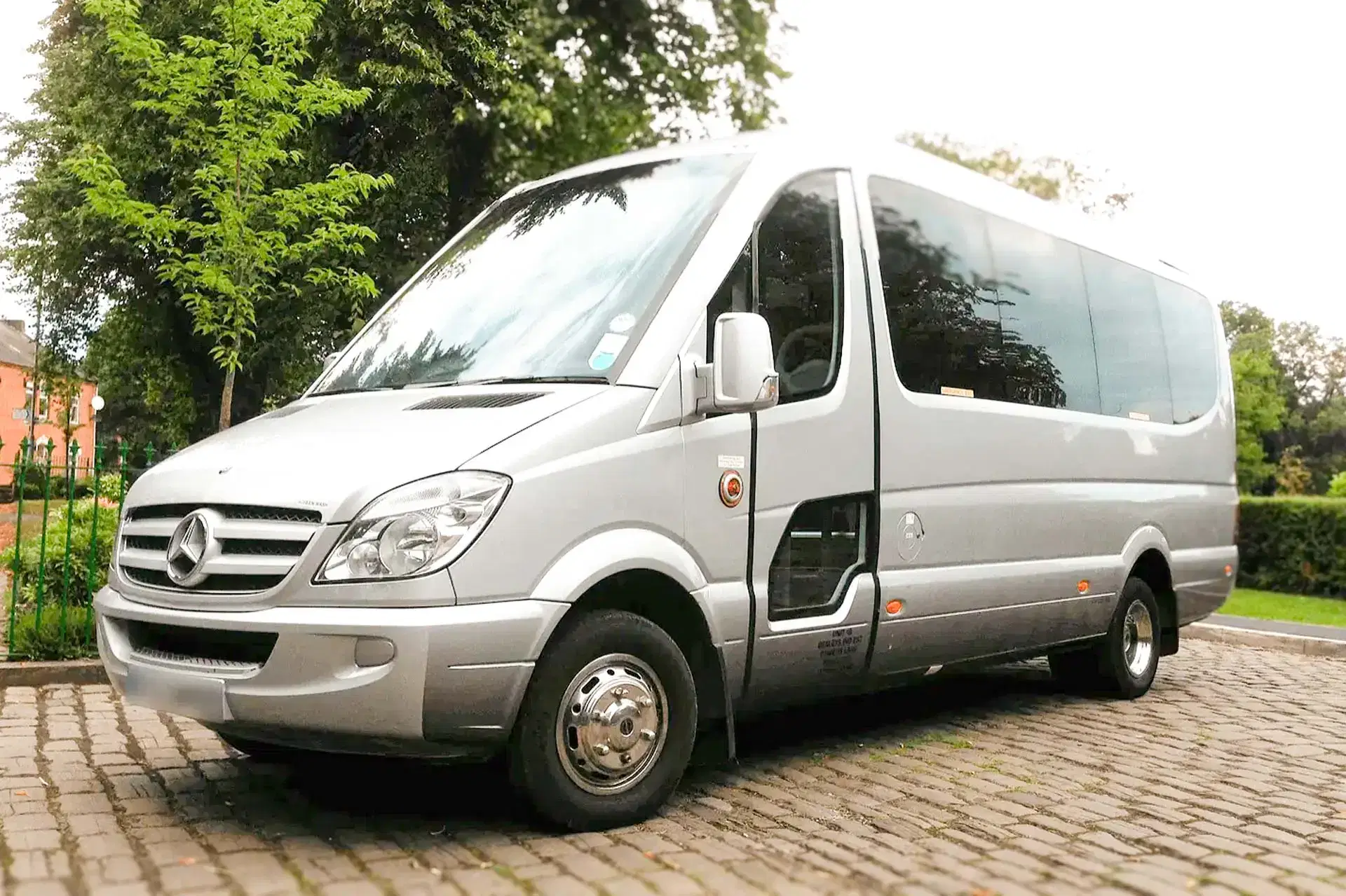 luxury minibus hire in manchester. providing executive minibus travel for your corporate events in manchester